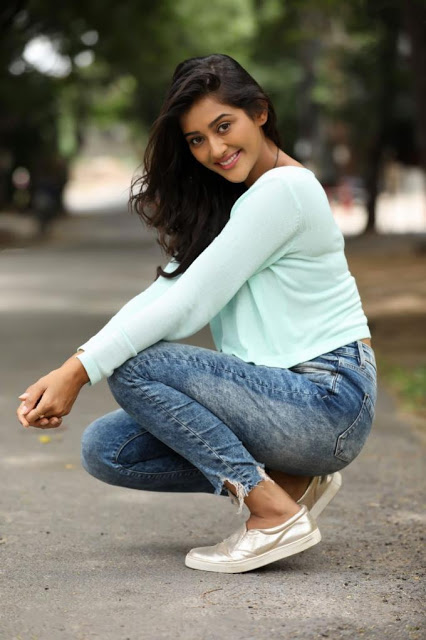 Cute Actress Pooja Jhaveri In Blue Top Tight Jeans 3
